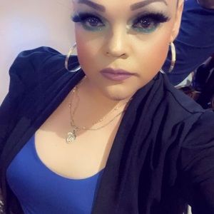 Meet your Posher, Alexia